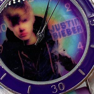 Watch Justin Bieber Image Quartz Analog Silicone Band 8 in 1 in Round Face New B